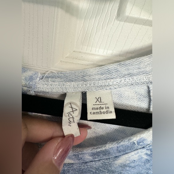 Blue Pattern Women’s Top - Picture 3 of 3